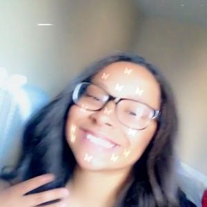 Meet your Posher, Chloe